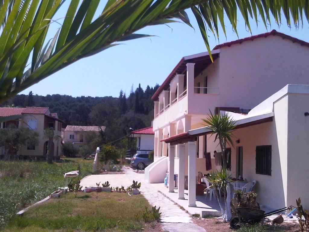 Virginia'S Beachfront Apartments Kávos Exterior foto