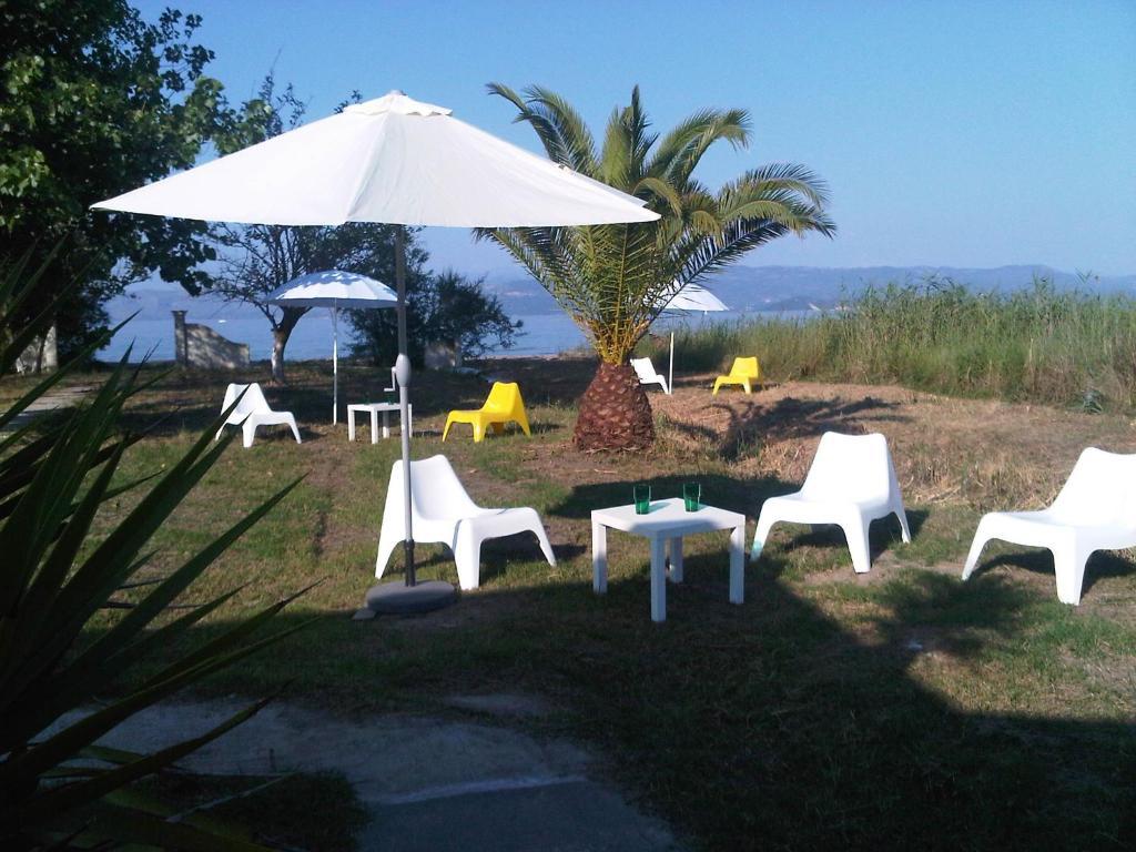 Virginia'S Beachfront Apartments Kávos Exterior foto