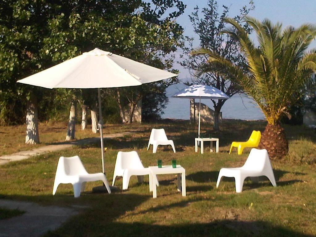 Virginia'S Beachfront Apartments Kávos Zimmer foto